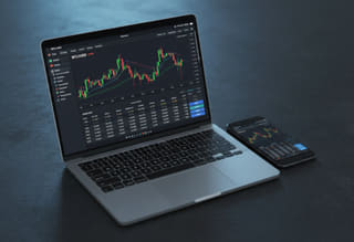 Surveillez l’activité — affichez l’historique de trading et l’activité du compte