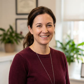 Laura Bennett, responsable des standards de la plateforme chez Cerisier Capitivo, photographiée pour une photo de profil